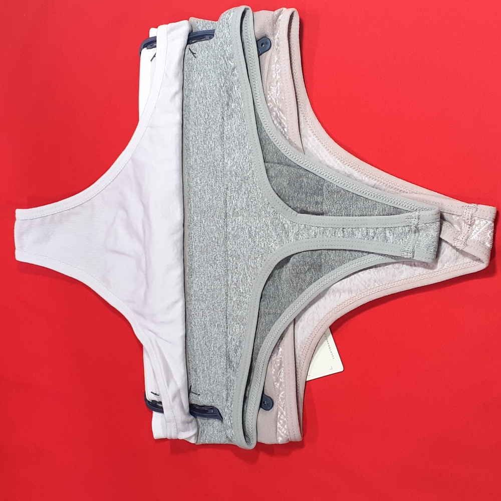 LUCKY BRAND THONG. - Picture 4 of 6